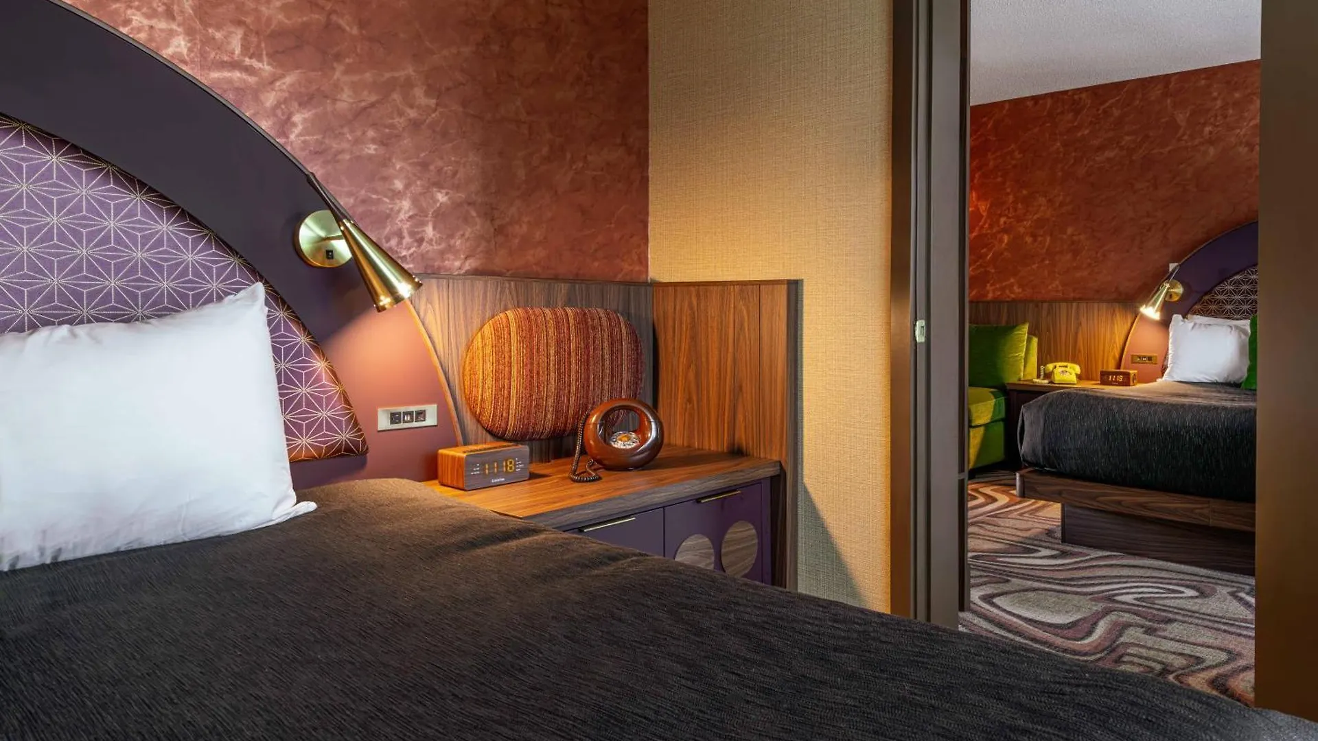 ***  Hotel Zed Victoria Canada