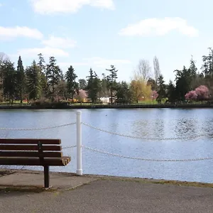 Gorge Waterway Vacation Homestay